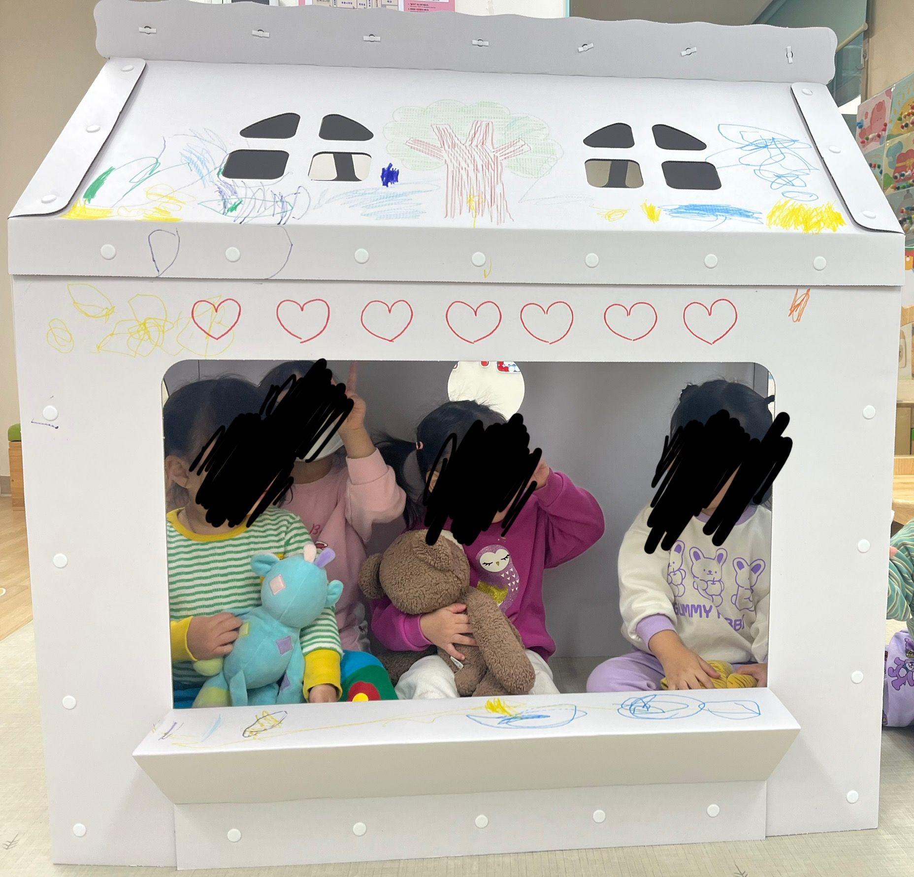 얼집 아이들이랑 집에 색칠하고 꾸미기 놀이했는데